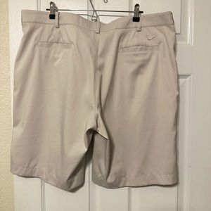 NIKE Mens Golf Shorts 40‎